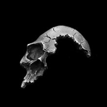 Load image into Gallery viewer, Broken skull necklace
